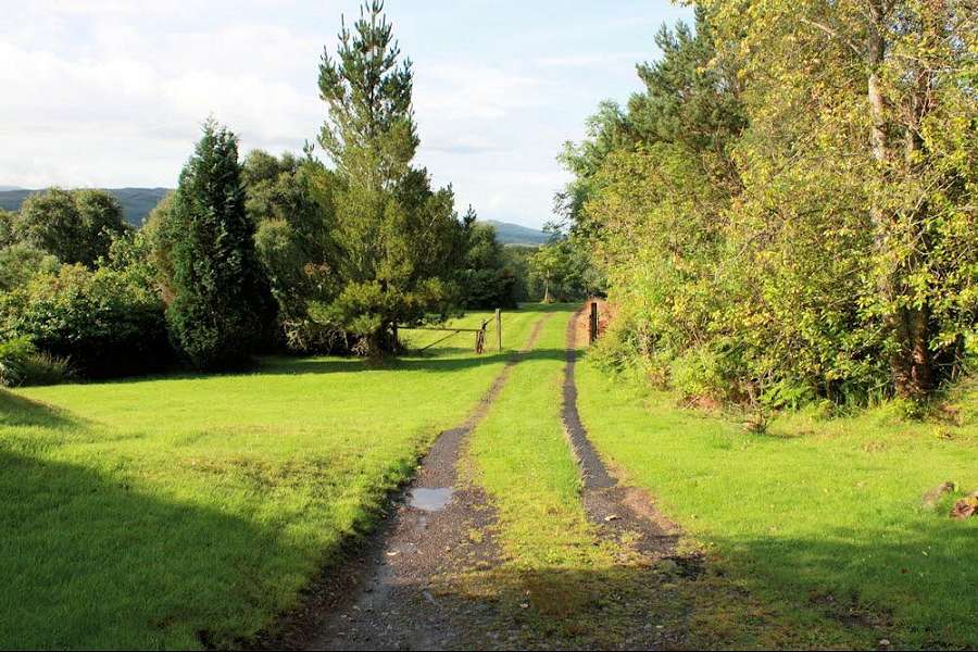 Cove Cottage Entrance Track