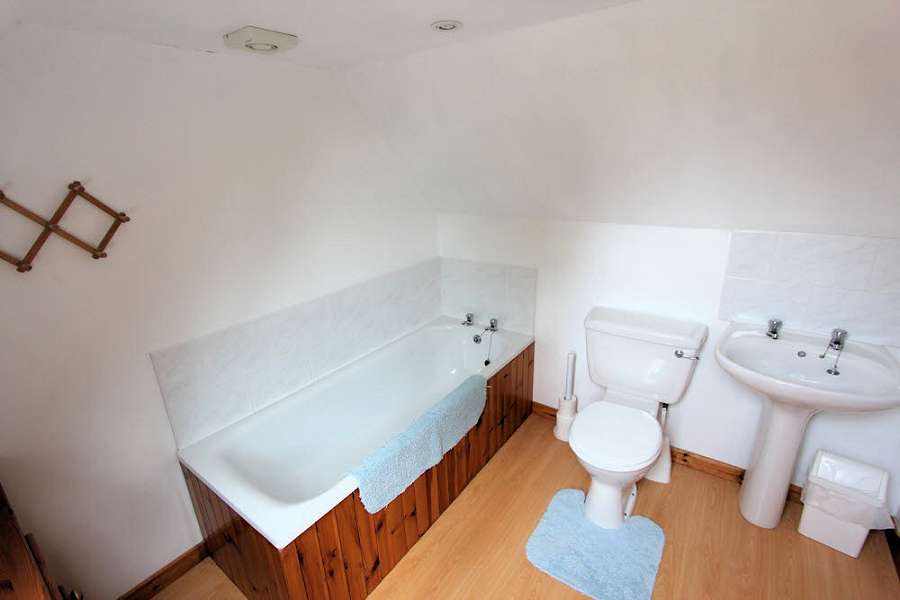 Ellary Lochead Cottage Bathroom