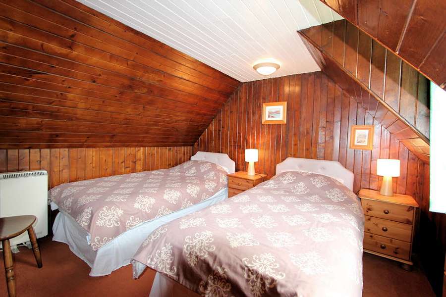 Ellary Lochead Cottage Twin Bedroom
