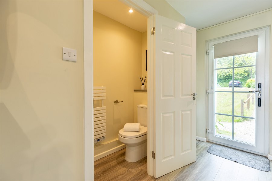 Elouera Cloakroom