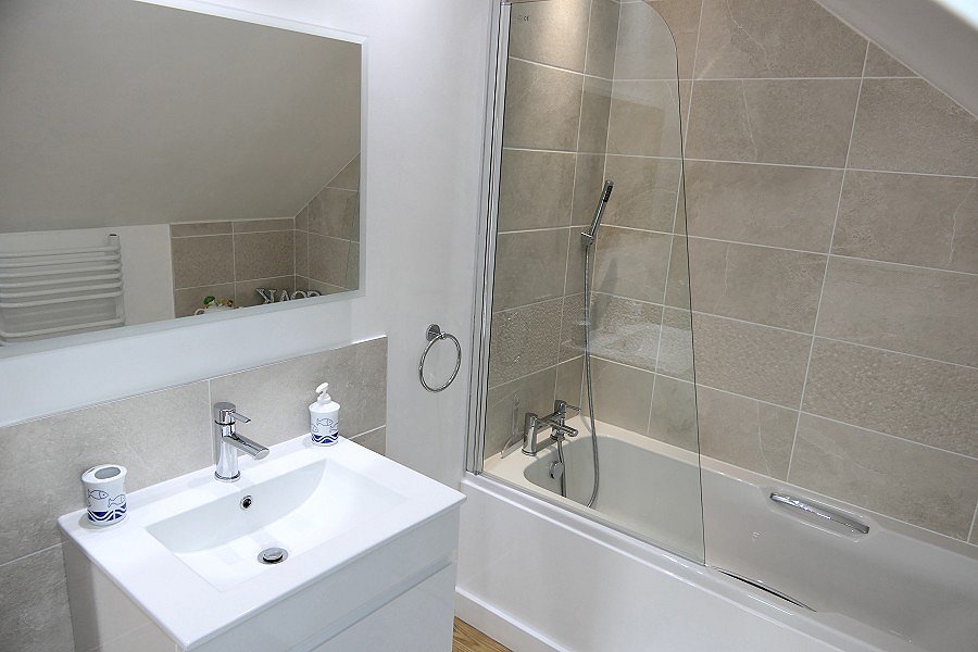 Erequay Boathouse Master Bedroom Ensuite Bathroom