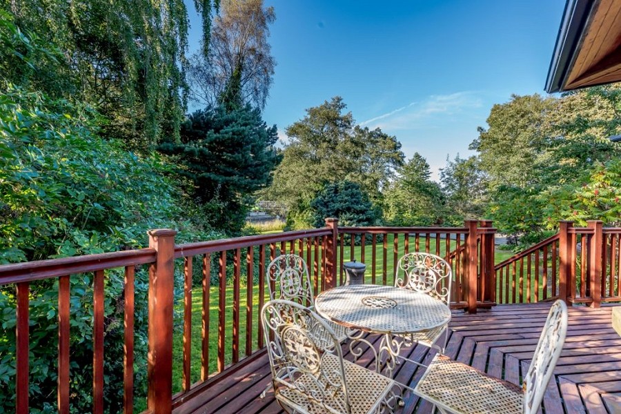 Eusemere Lodge Decking