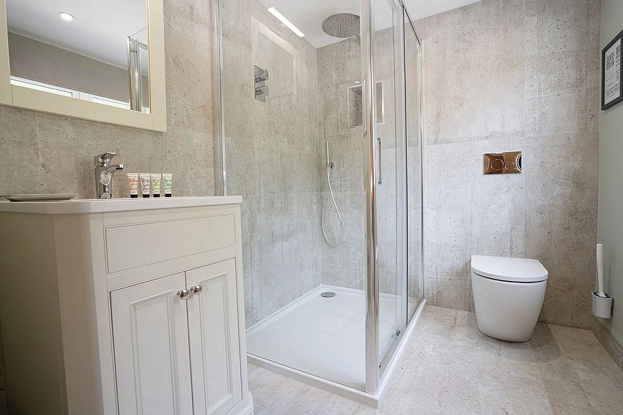 Lake View Lodge Bathroom