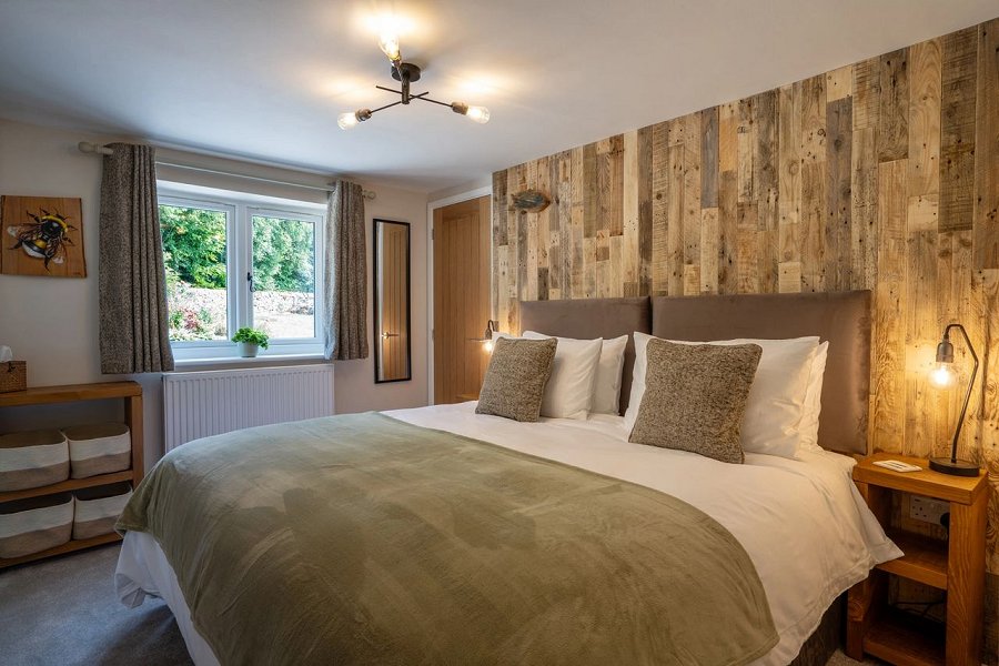 Lake View Lodge Double Bedroom
