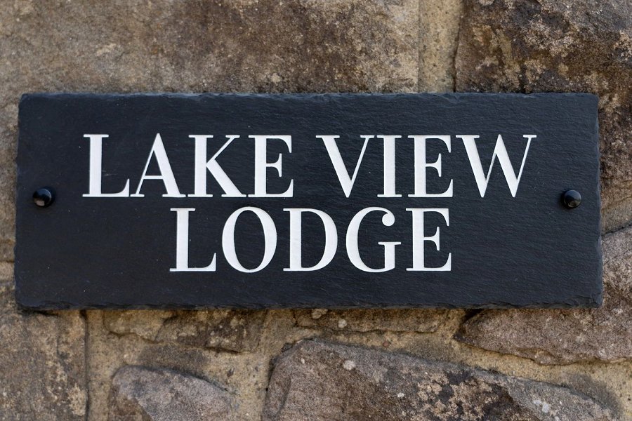 Lake View Lodge Sign