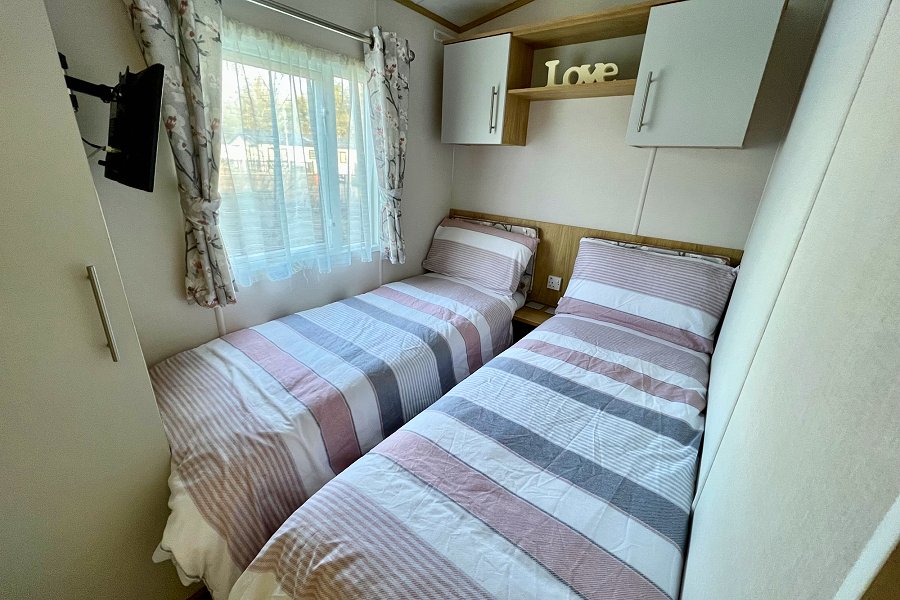 Fieldfare Twin Bedroom