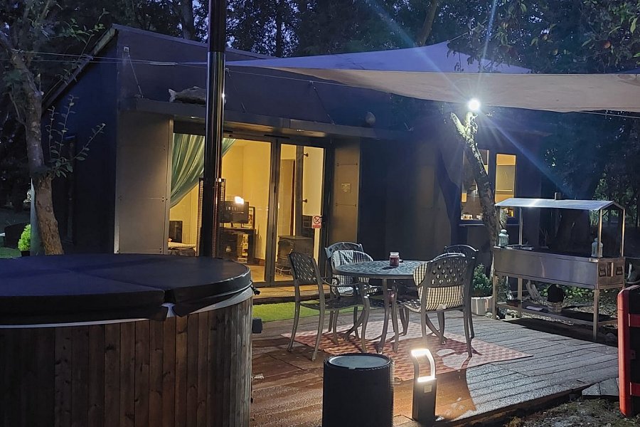 Fishermans Lodge at Night
