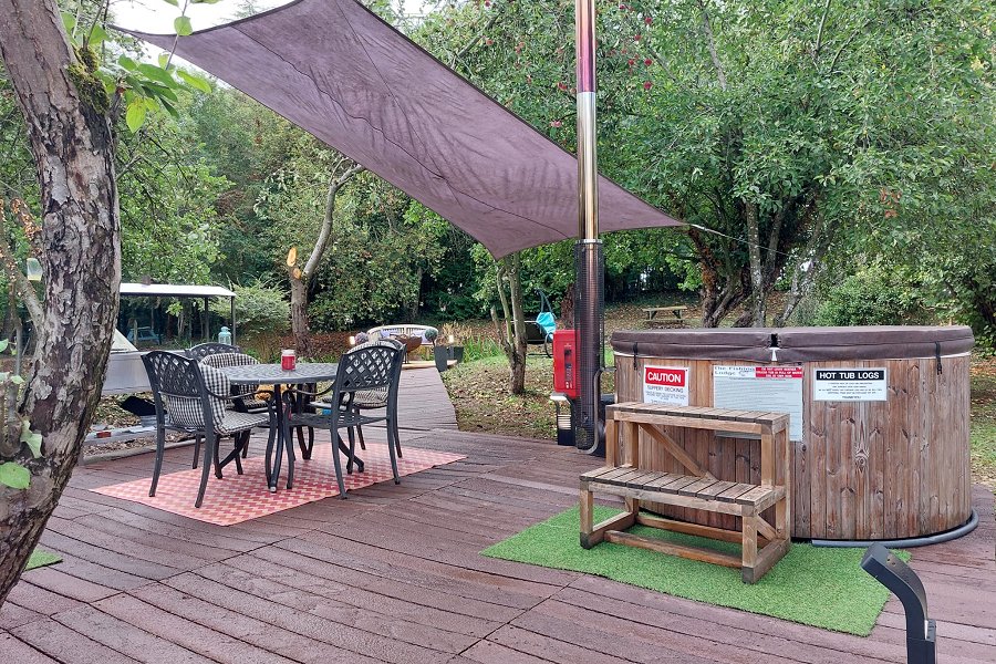 Fishermans Lodge Decking Area