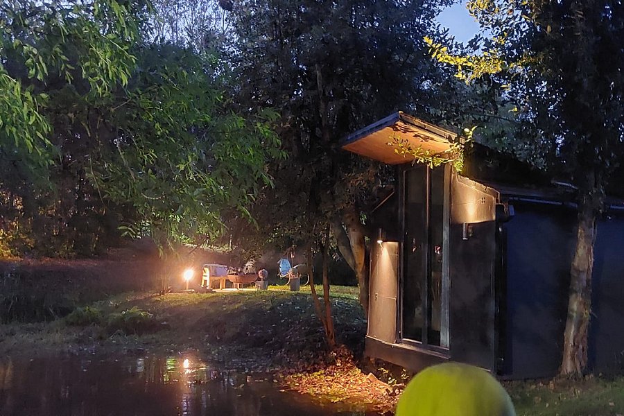 Fishermans Lodge at Night