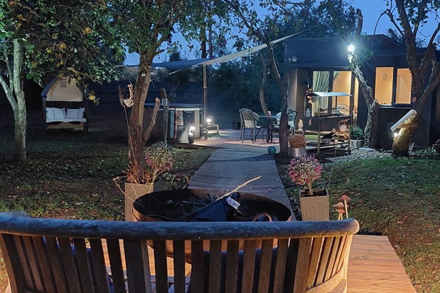Fishermans Lodge at Night