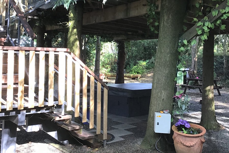 Fishermans Treehouse Hot Tub