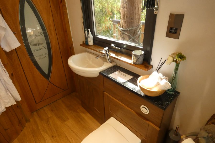 Fishermans Treehouse Bathroom