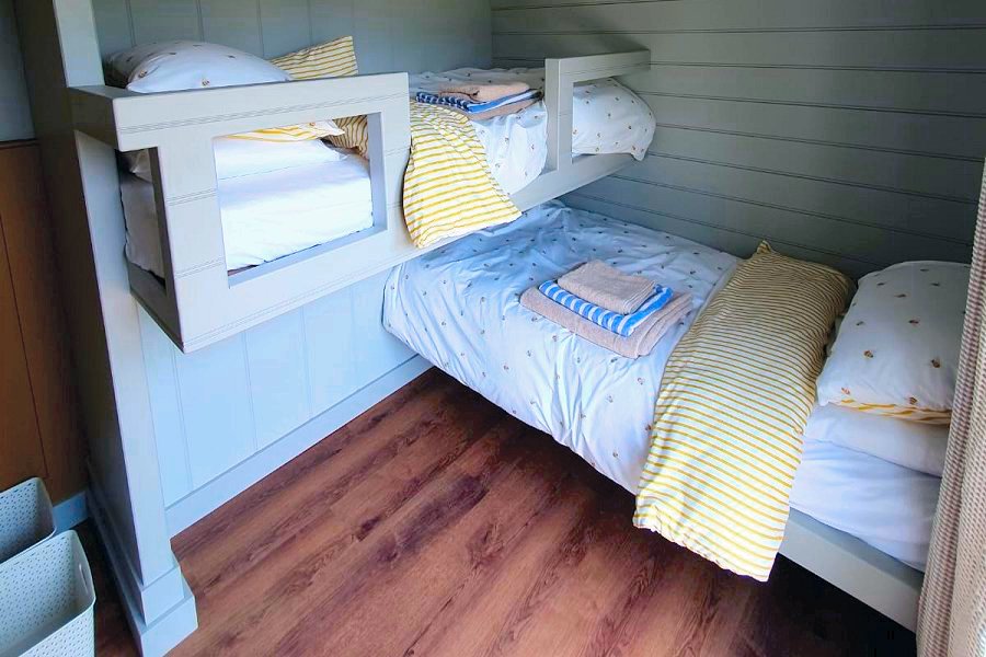 In Three Lodge Twin Bedroom