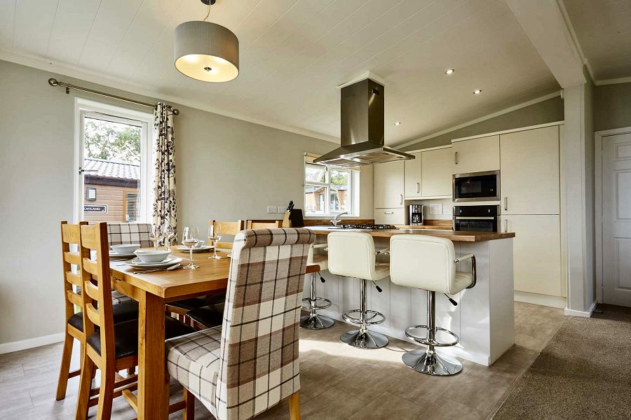 Forth View Lodge Dining Area