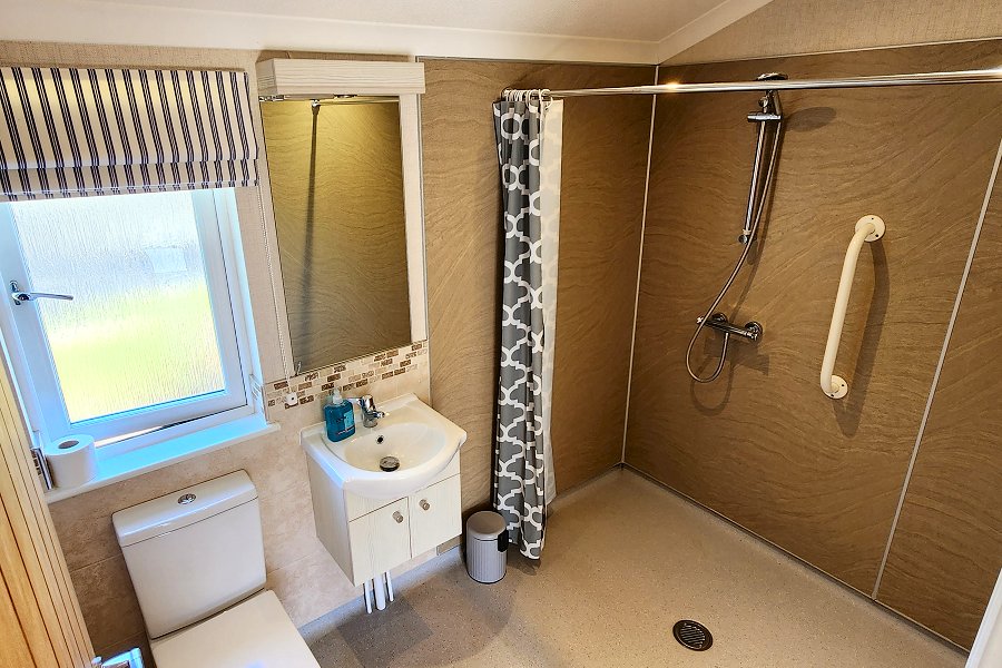 Double Ensuite Accesible Wetroom