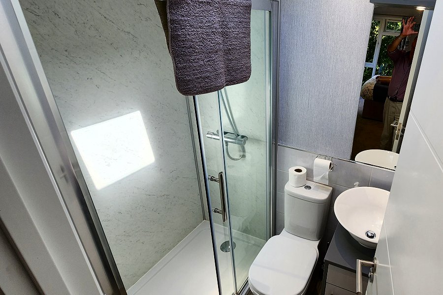 Double Ensuite Bathroom