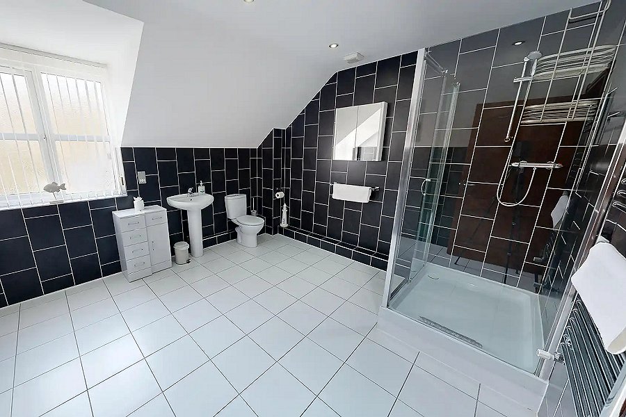 Sycamore Cottage First Floor Bathroom