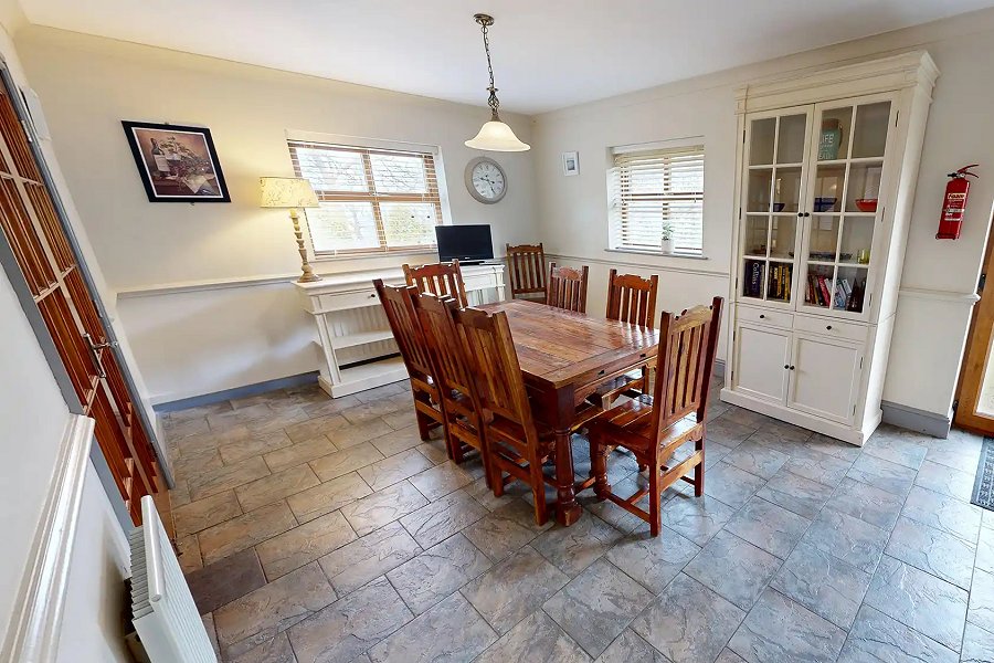 Ty Fynnon Cottage Dining Area