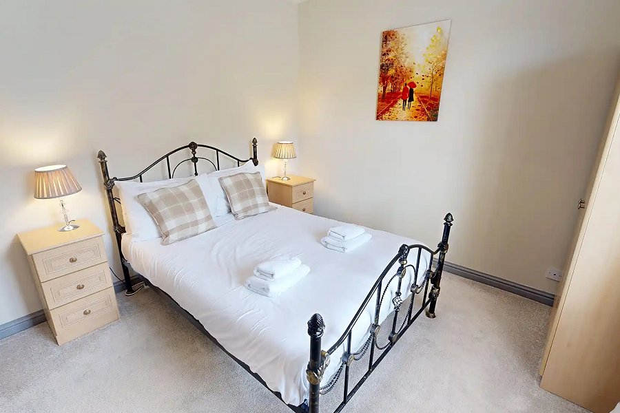 Ty Fynnon Cottage Double Bedroom