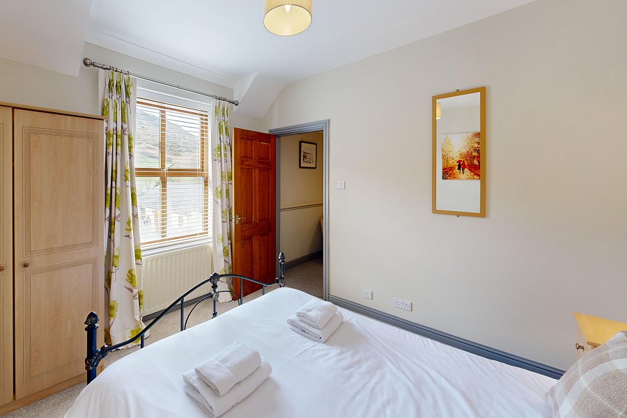 Ty Fynnon Cottage Double Bedroom