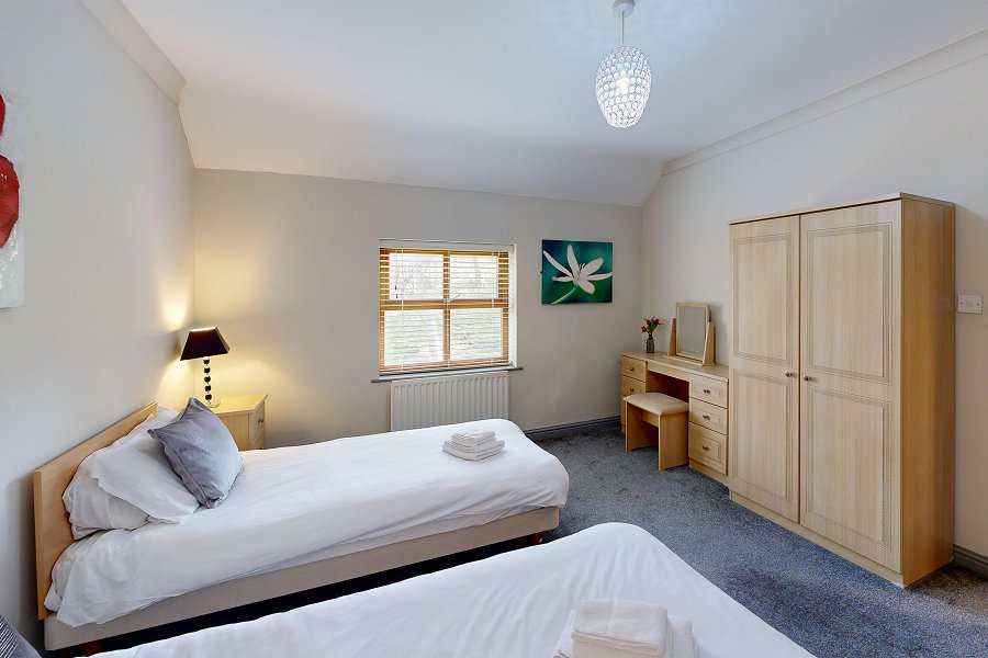 Ty Fynnon Cottage Twin Bedroom