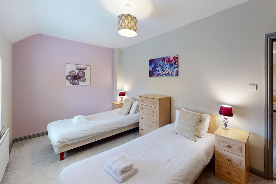 Ty Fynnon Cottage Twin Bedroom