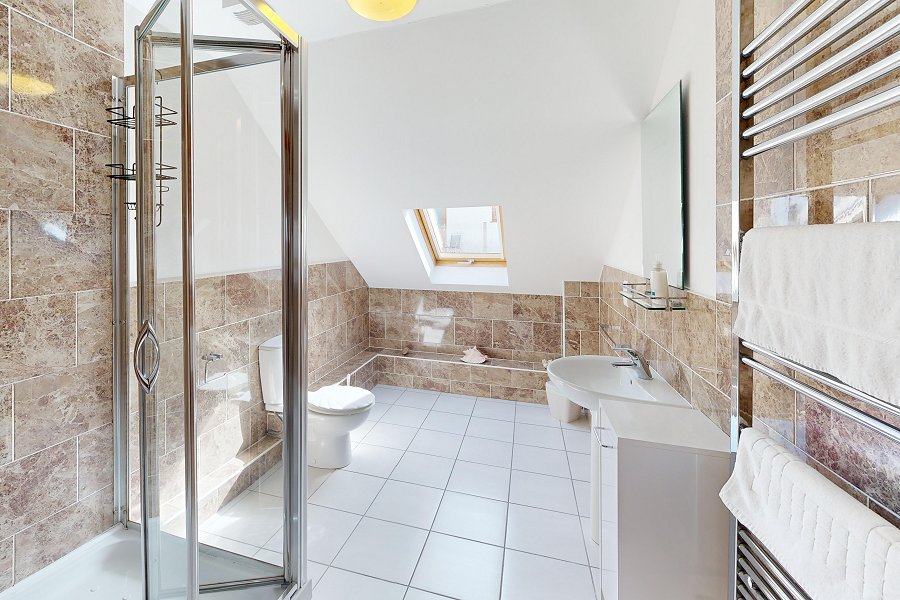 Willow Cottage First Floor Bathroom