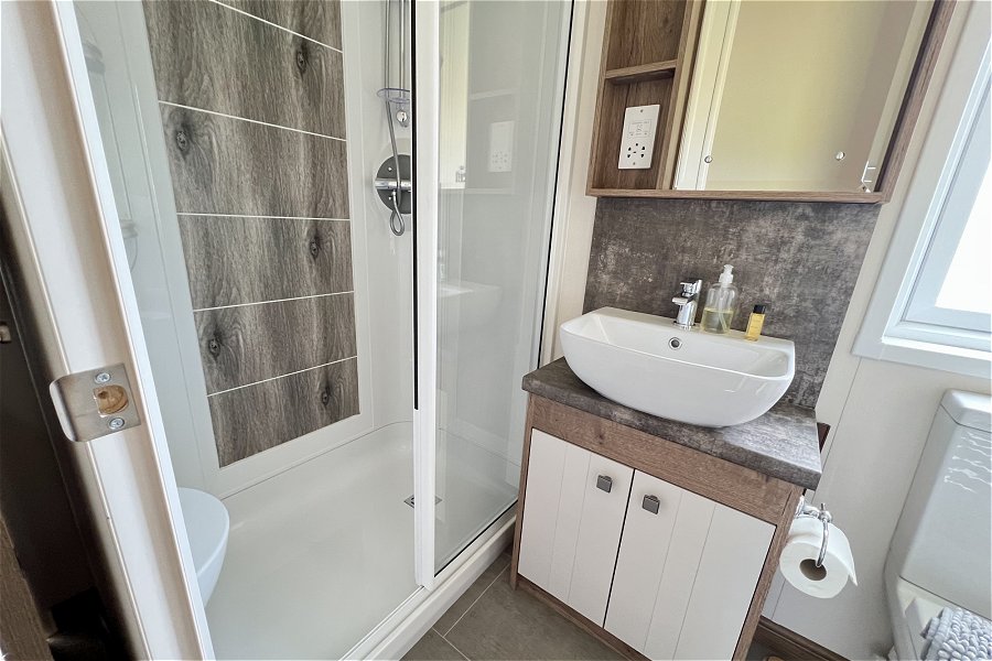 Honeysuckle Double Bedroom Ensuite