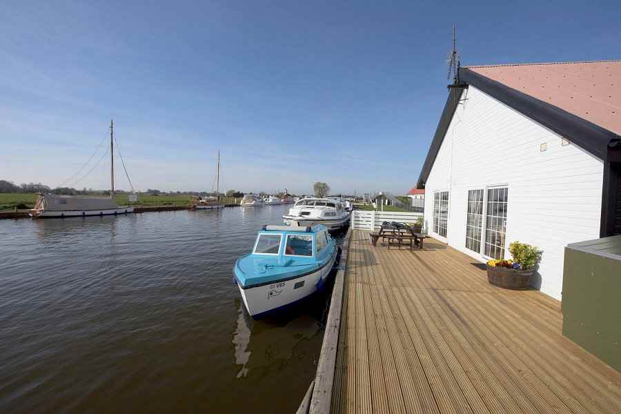 Broadland Bungalow Sleeping 6