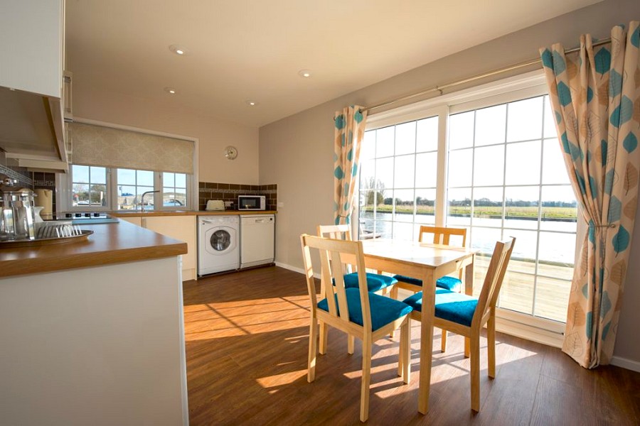 Broadland Bungalow Dining