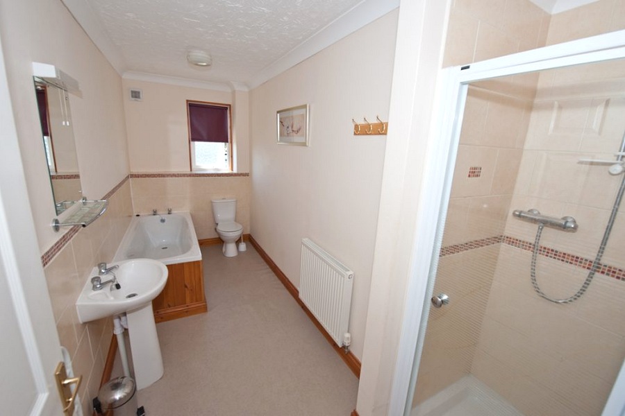 Marsh View Cottage Family Bathroom