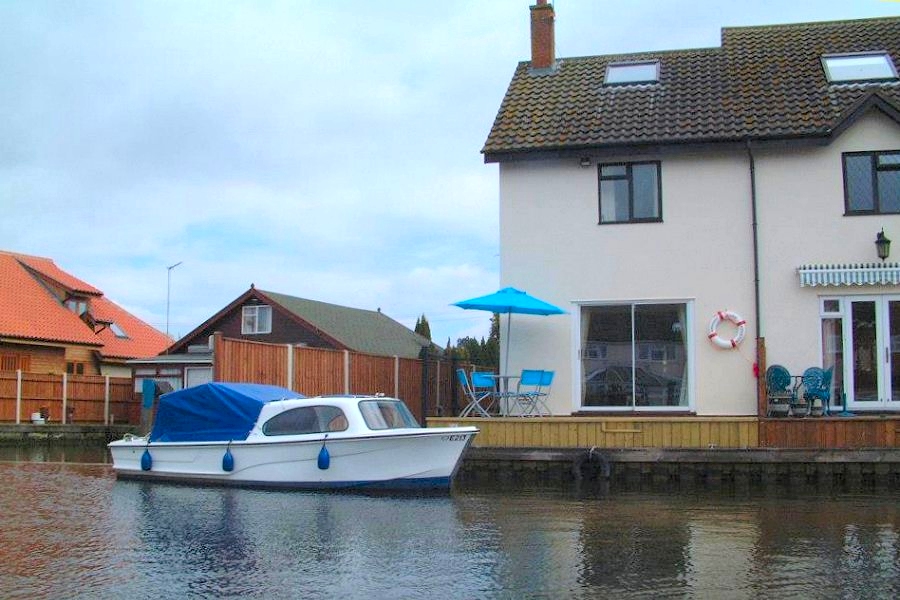 Kingfisher Lure Holiday Cottage