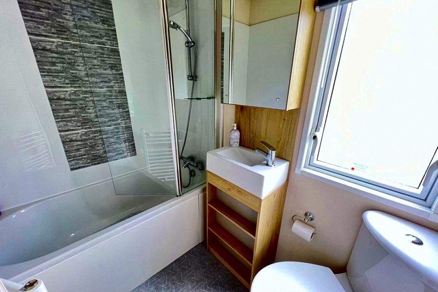 Lake Escape Ensuite