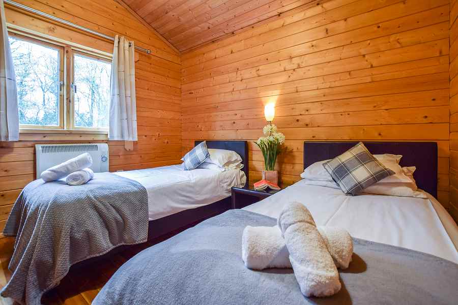 Lake Pochard 2 Bedroom Lodge Twin Bedroom