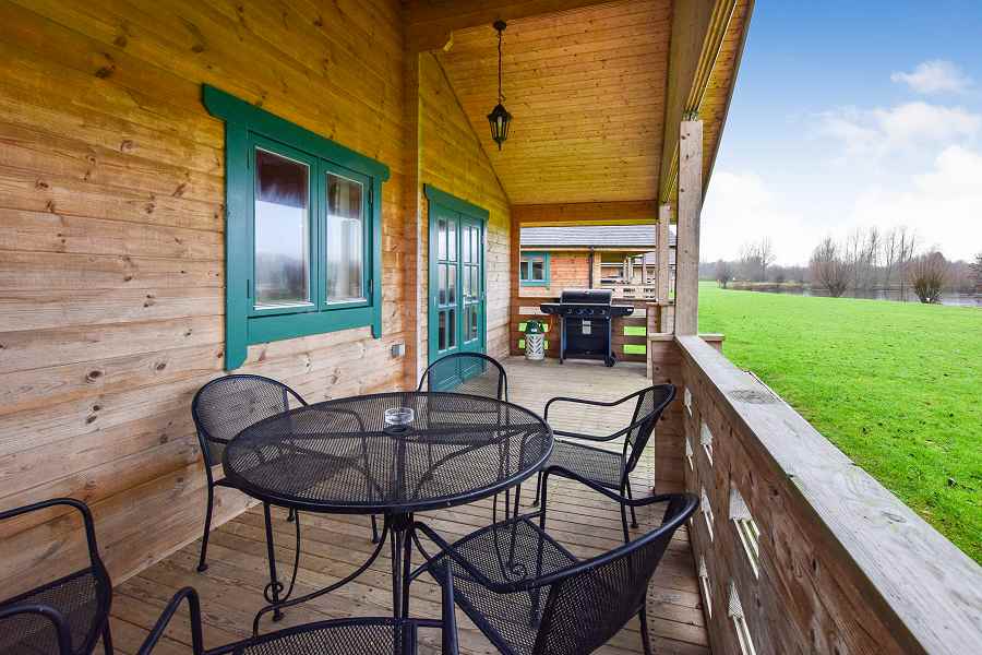 Lake Pochard 3 Bedroom Lodge Decking