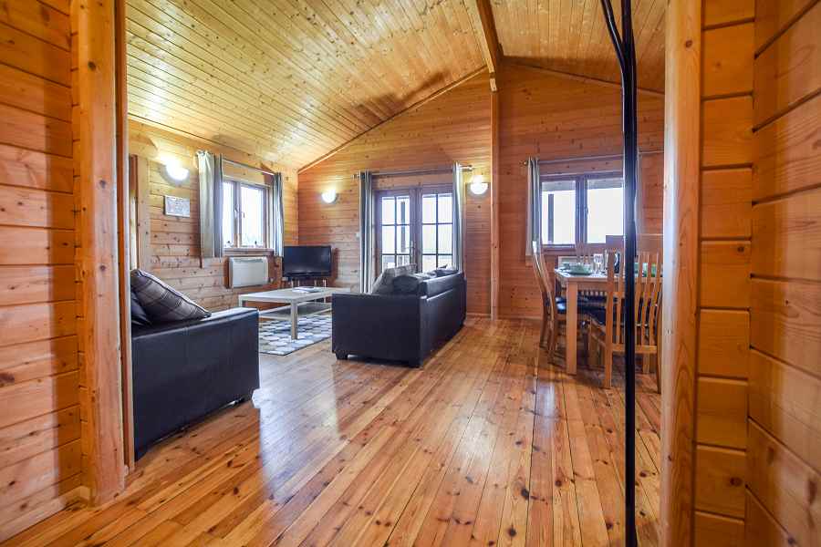 Lake Pochard 3 Bedroom Lodge Living