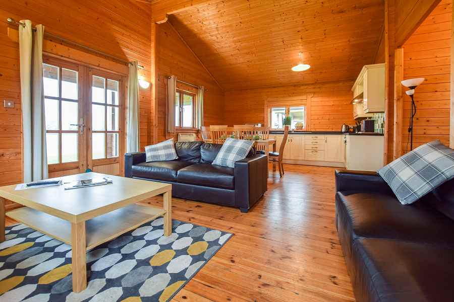 Lake Pochard 3 Bedroom Lodge Lounge