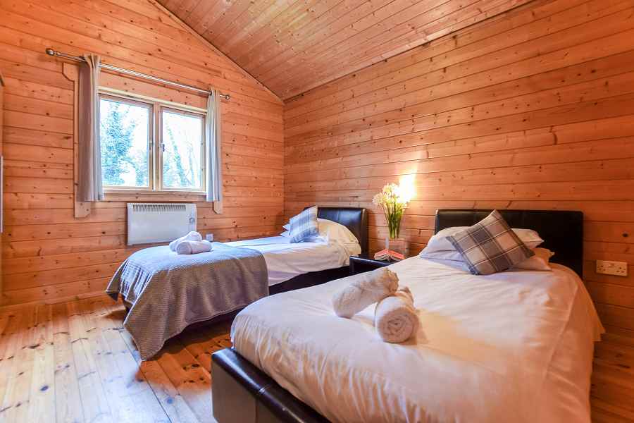 Lake Pochard 3 Bedroom Lodge Twin Bedroom