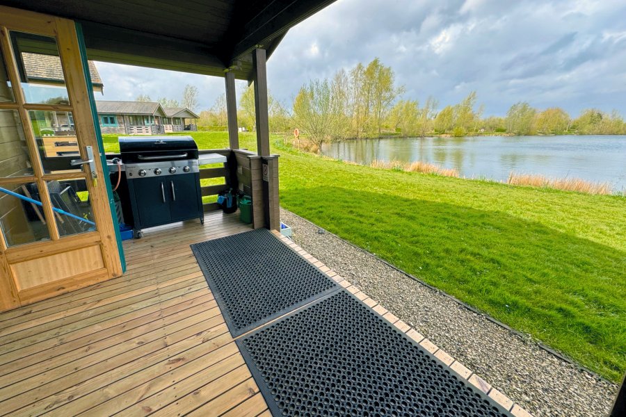 Lake Pochard Heron Decking