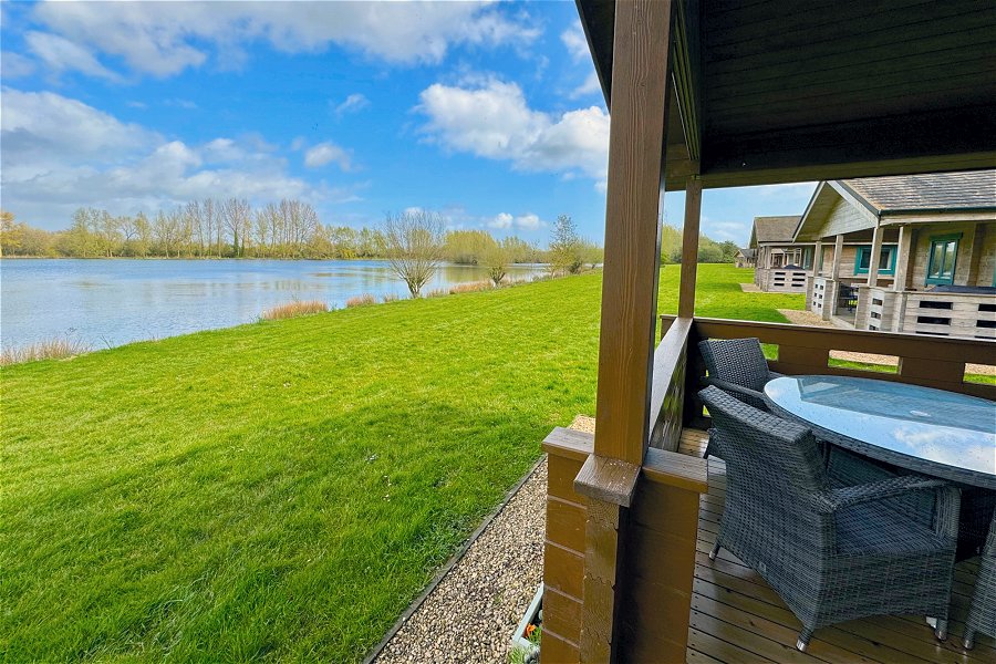 Lake Pochard Heron Decking