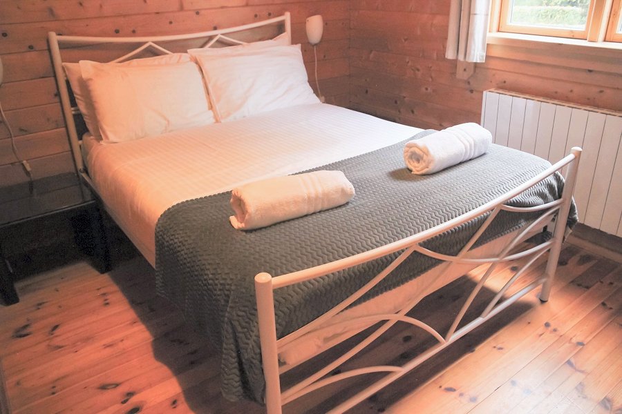 Lake Pochard Kingfisher Double Bedroom