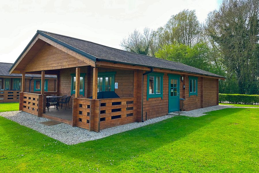 Lake Pochard 3 Bedroom Lodge Decking