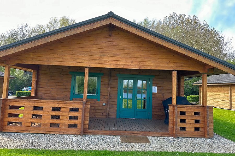 Lake Pochard 3 Bedroom Lodge Decking