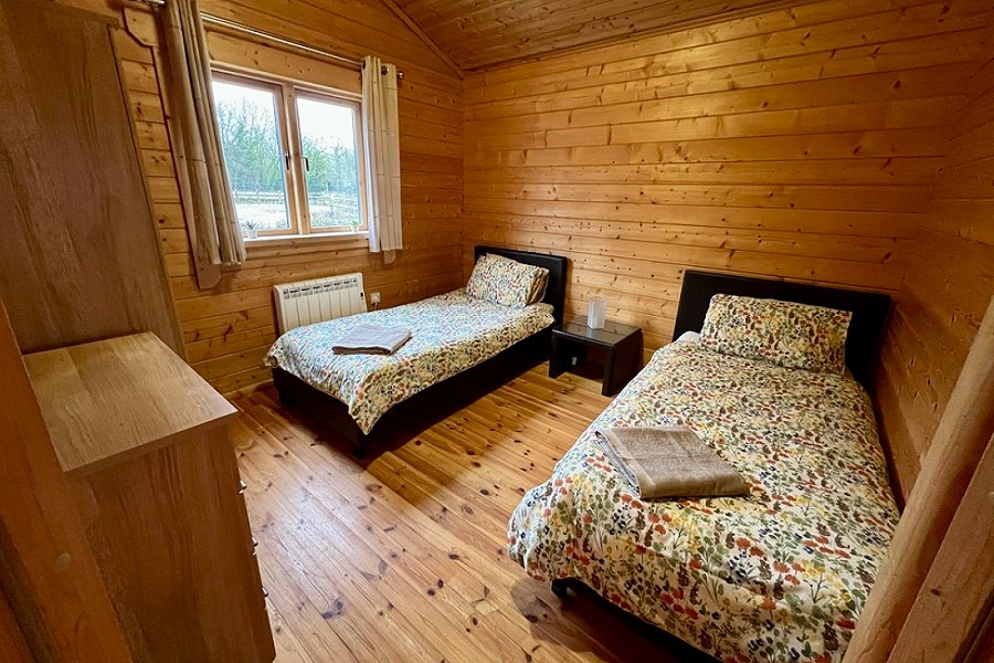 Lake Pochard Twin Bedroom 2