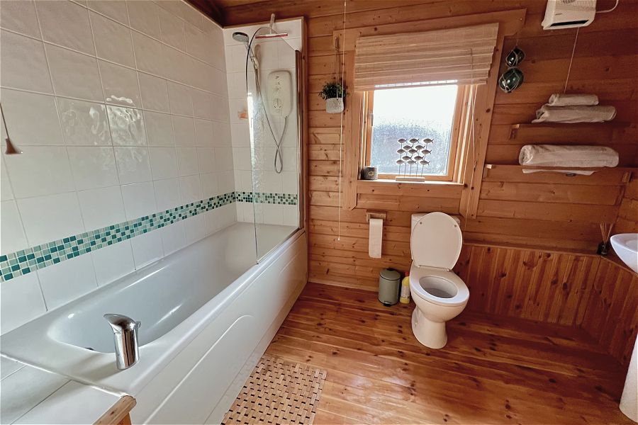 Lake Pochard Oak Bathroom