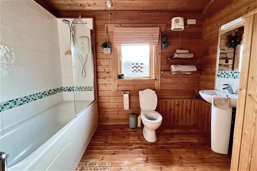 Lake Pochard Oak Bathroom