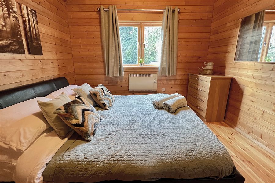 Lake Pochard Oak Double Room