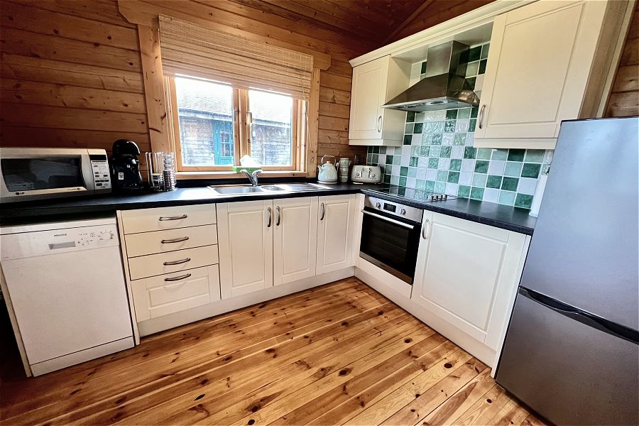 Lake Pochard Oak Kitchen