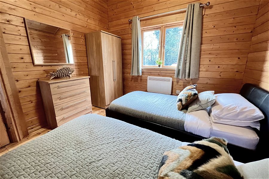 Lake Pochard Oak Twin Room