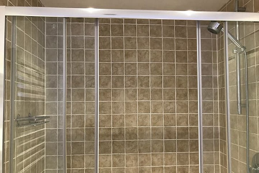 Lakescape Lodge Bathroom